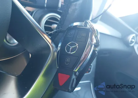 2017 Mercedes-Benz C 300 z USA, uszkodzony, nr VIN WDDWJ4JB2HF343289